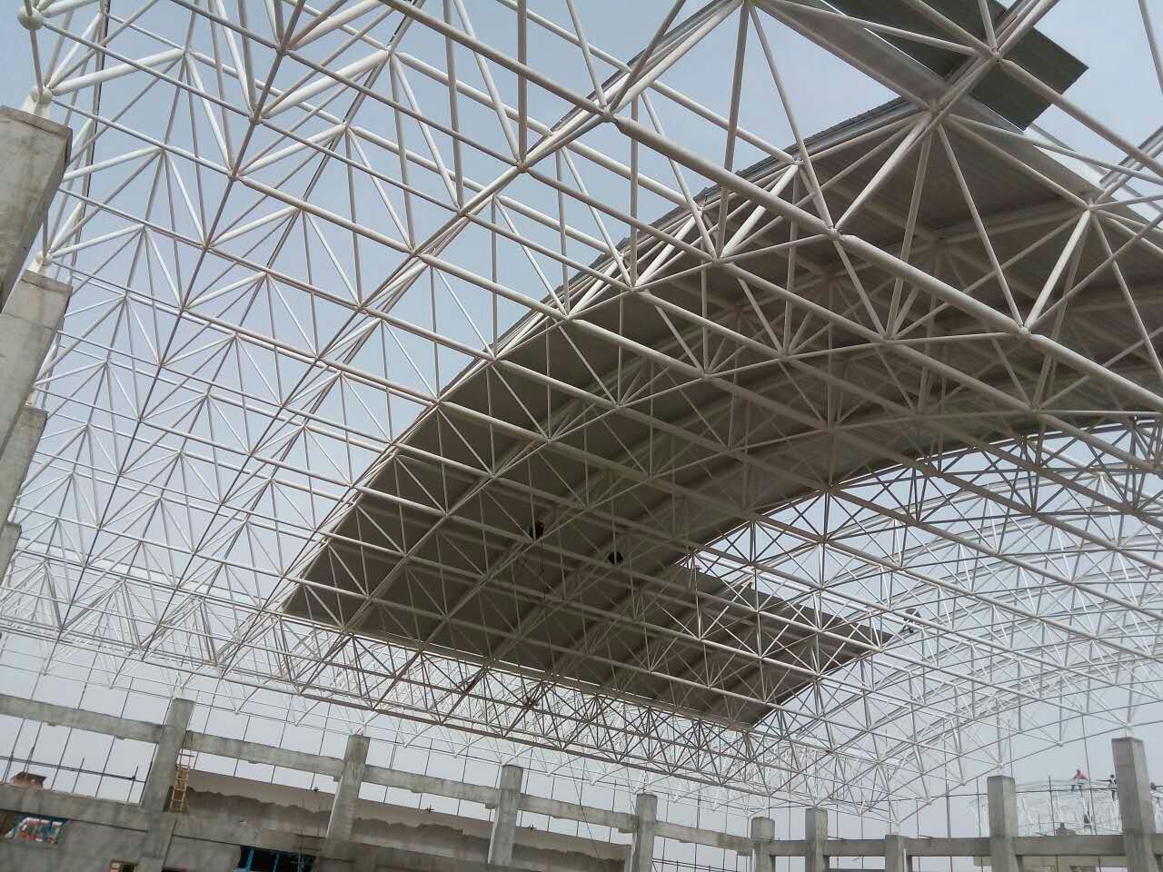 德令哈青岛一汽网架